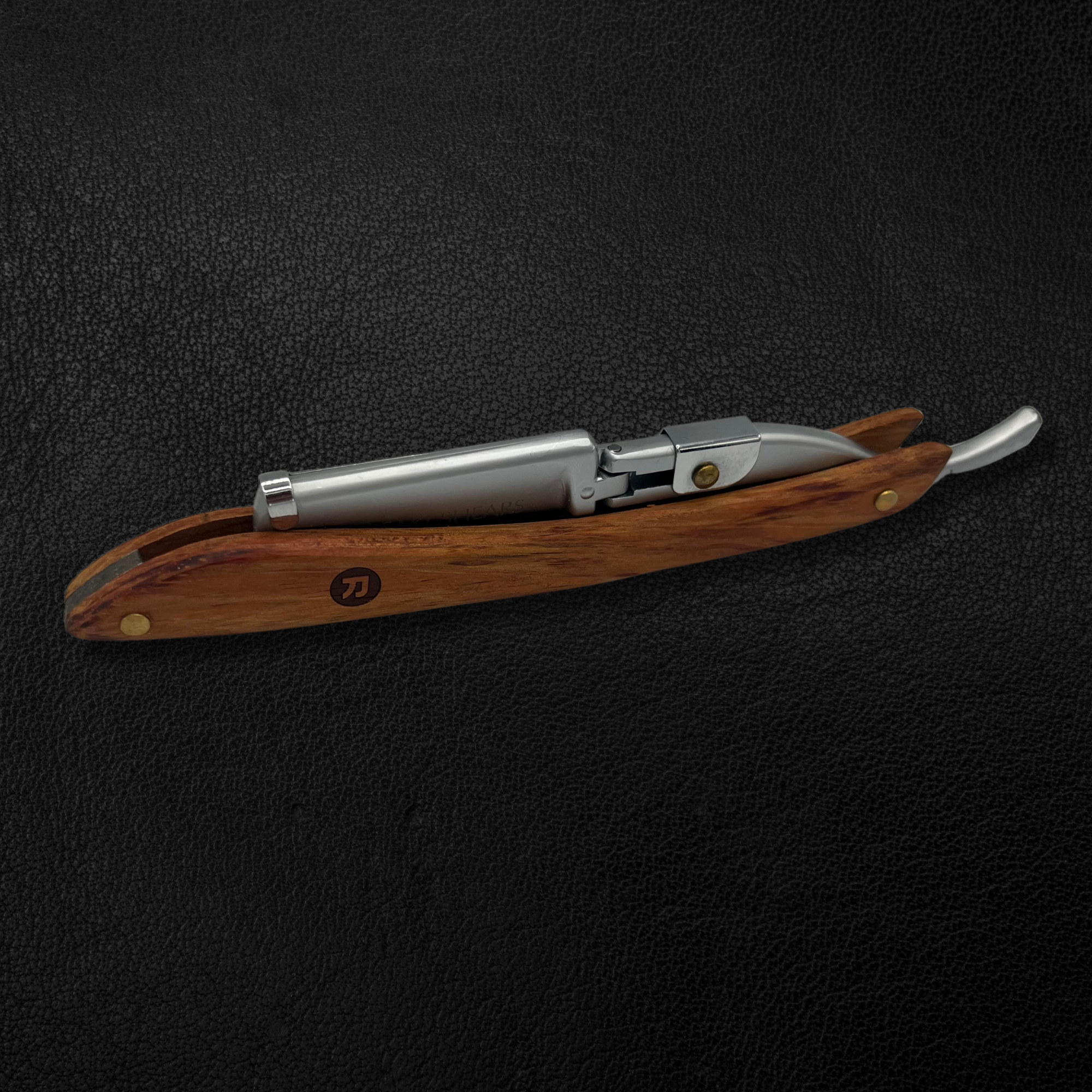 Straight Razor With Disposable Blades